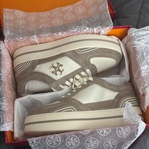 Tory Burch Men's Beige and Cream Sneakers